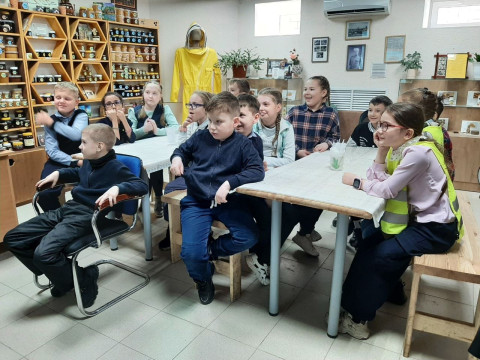 Встреча с юными исследователями в Пчелотеке